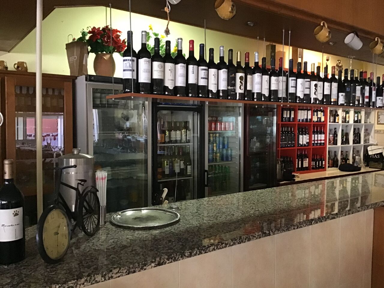 Balcão e garrafeira